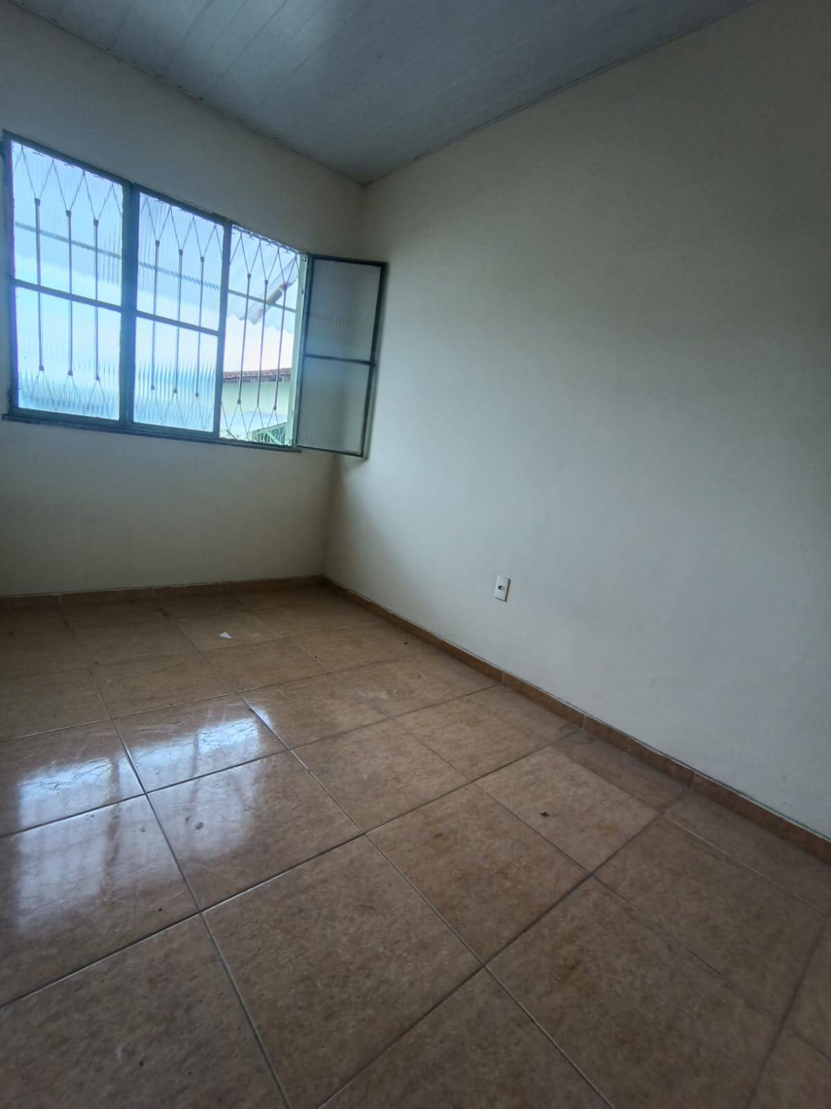 Casa de 1 quarto, no bairro Raul Veiga, em São Gonçalo | Eu Corretor