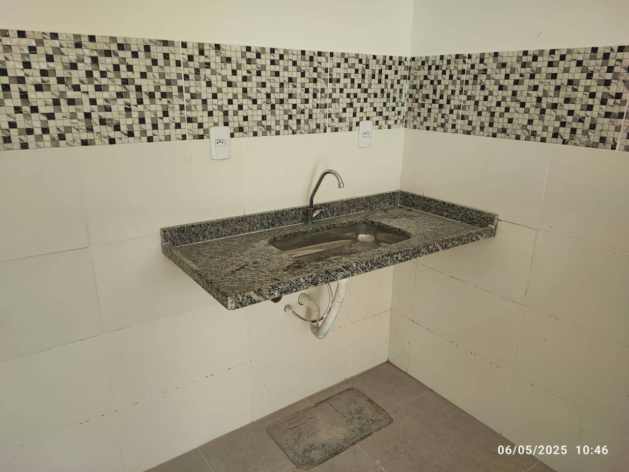 Casa de 1 quarto, no bairro Raul Veiga, em São Gonçalo | Eu Corretor