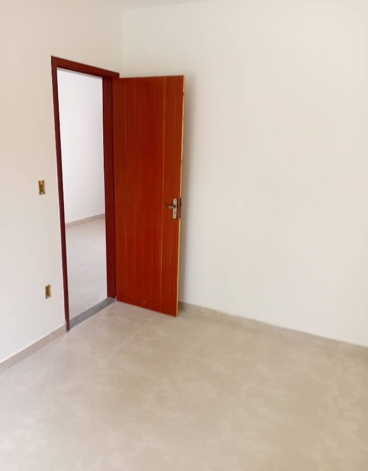 Casa de 2 quartos, no bairro Laranjal, em São Gonçalo | Eu Corretor