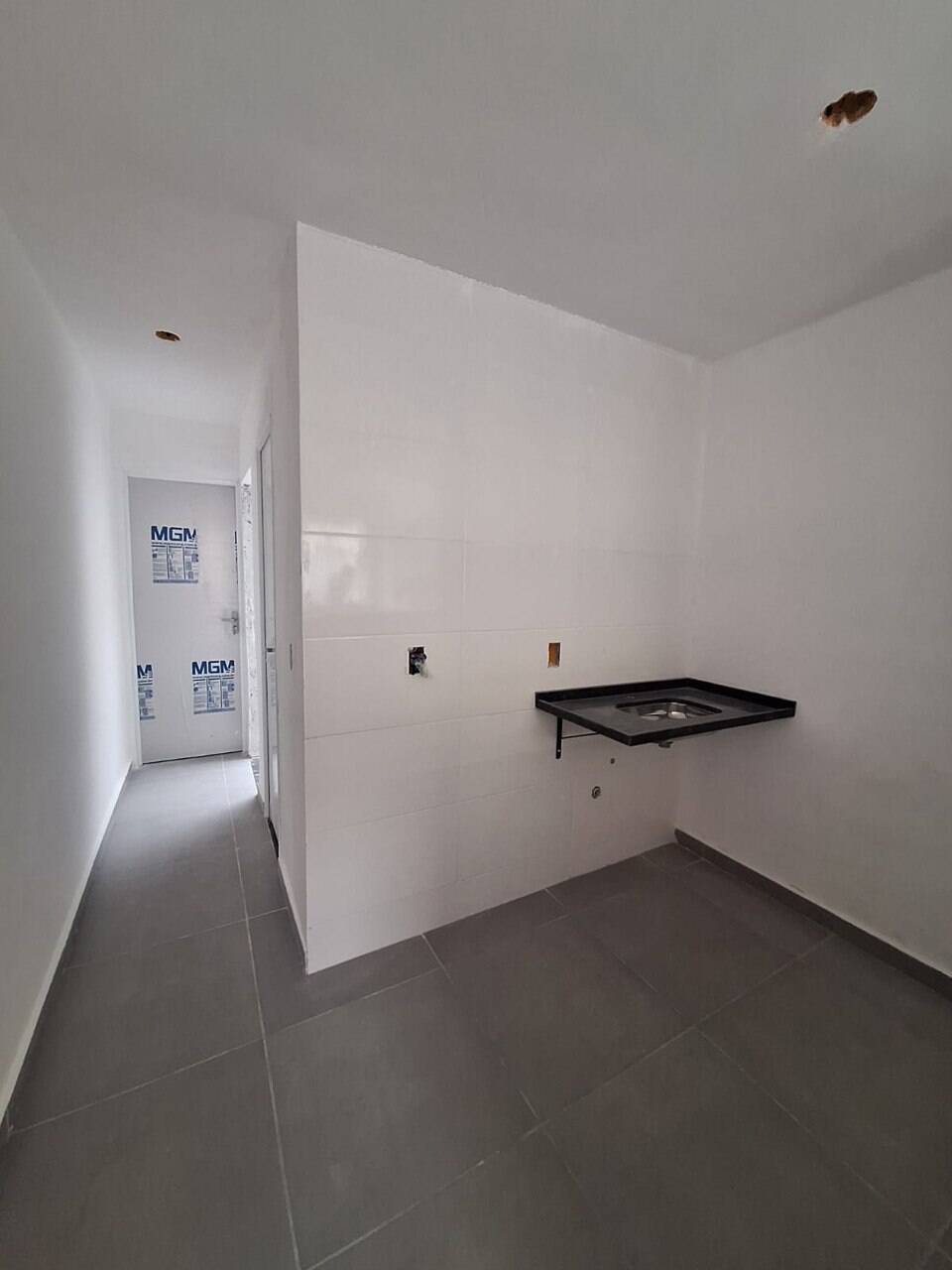 Casa de 1 quarto, no bairro Laranjal, em São Gonçalo | Eu Corretor