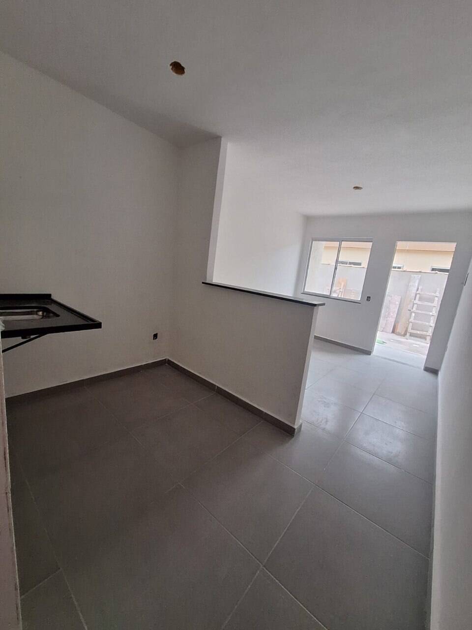 Casa de 1 quarto, no bairro Laranjal, em São Gonçalo | Eu Corretor