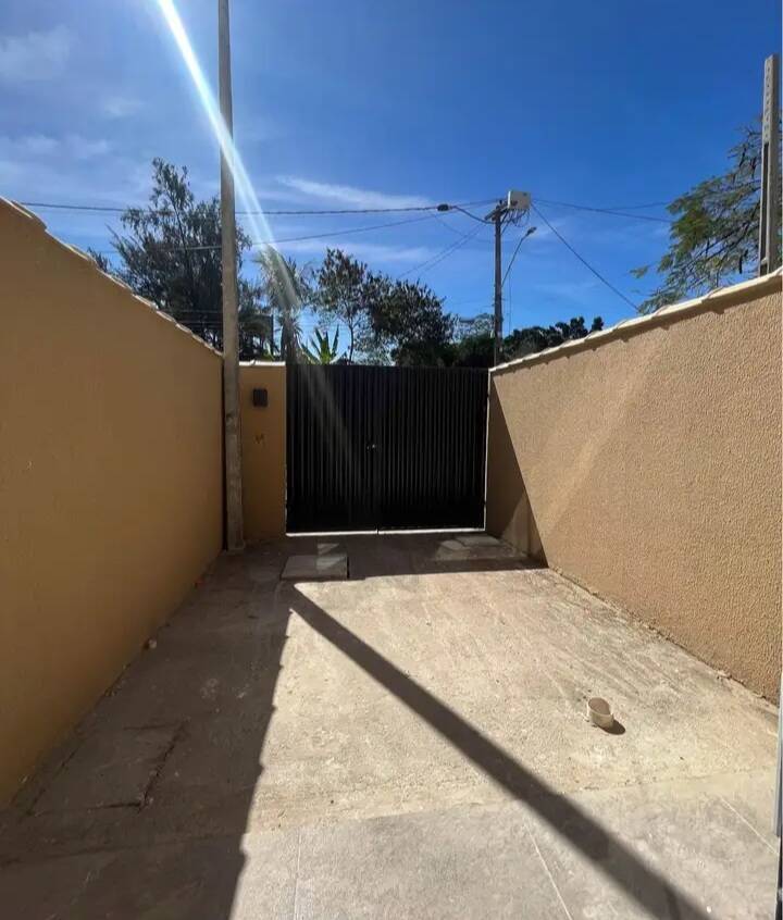 Casa de 2 quartos, no bairro Laranjal, em São Gonçalo | Eu Corretor