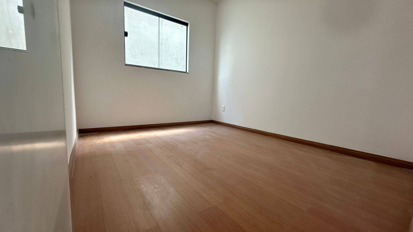 Casa de 2 quartos, no bairro Laranjal, em São Gonçalo | Eu Corretor